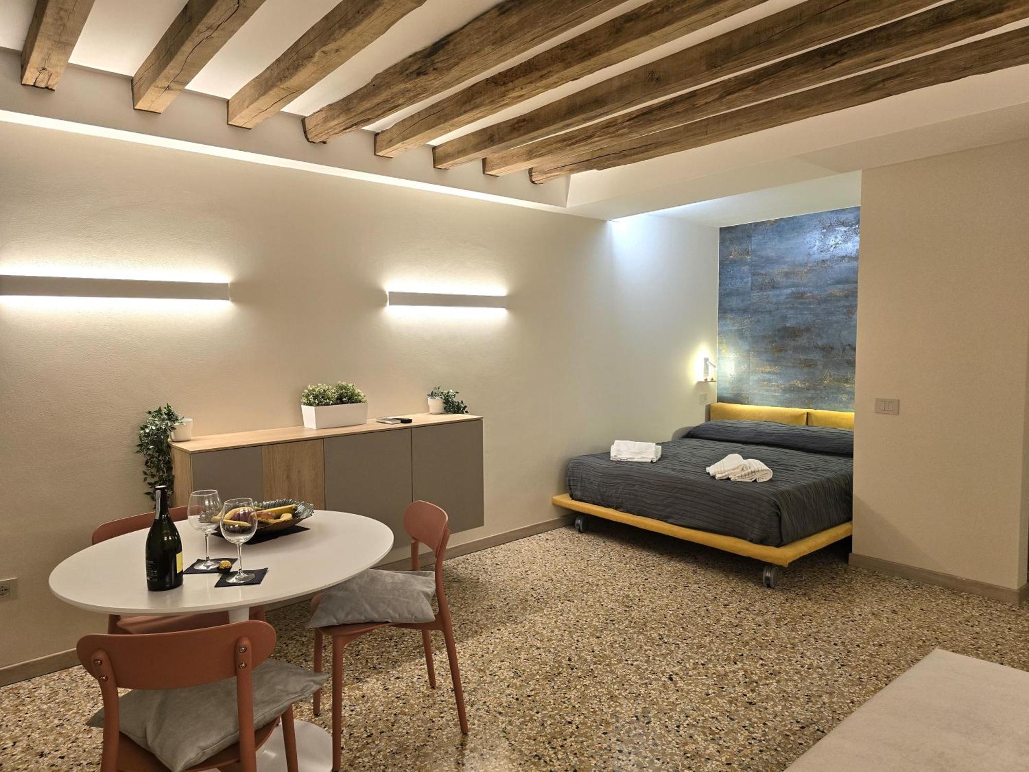Cozy Studio With Canal View Venedig Exterior foto