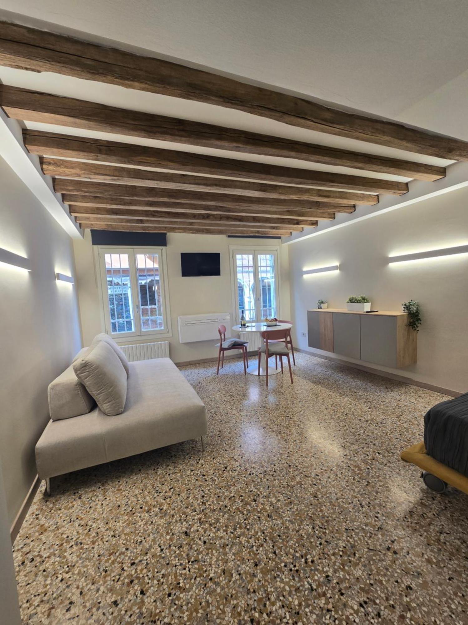 Cozy Studio With Canal View Venedig Exterior foto