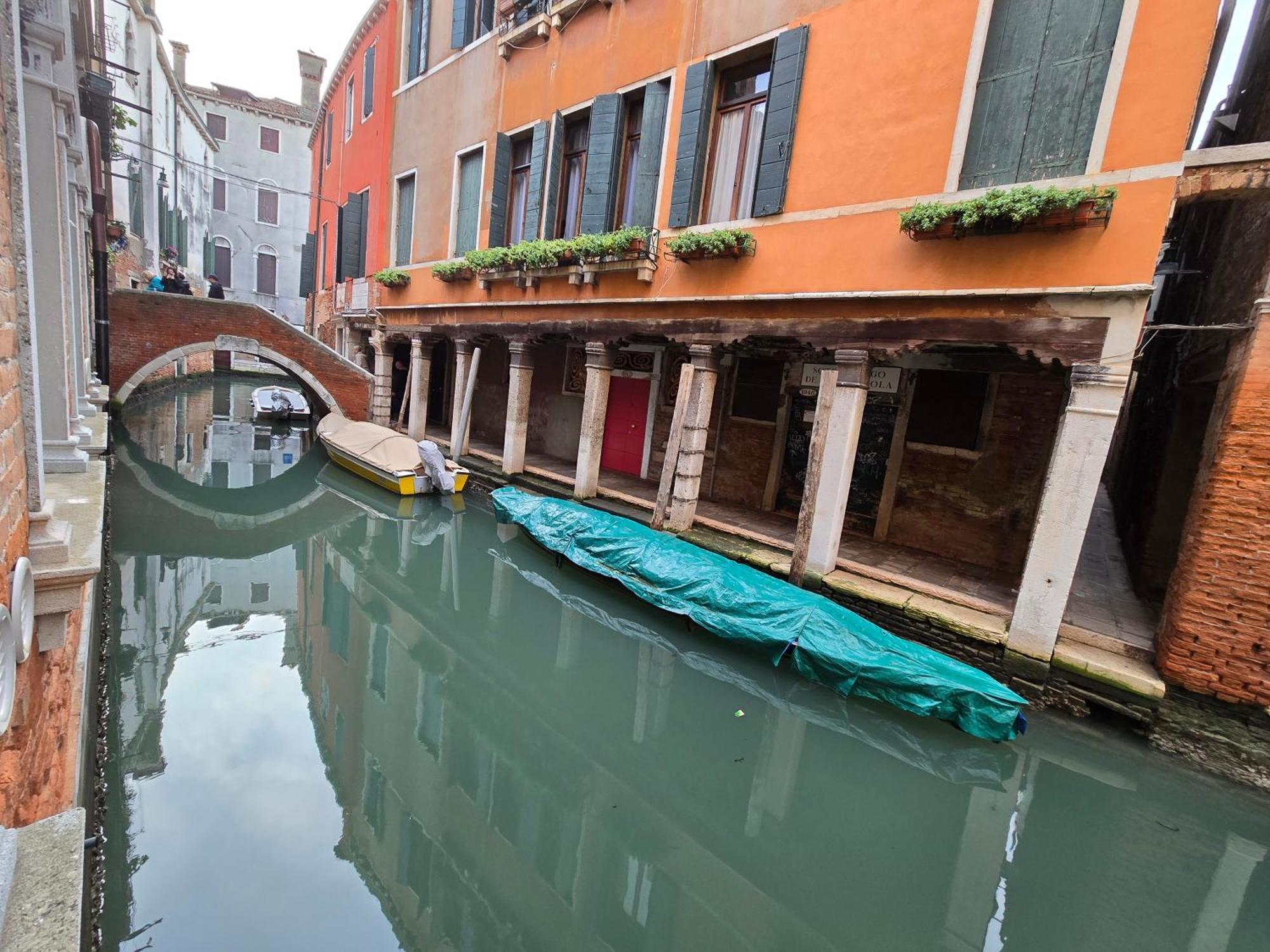Cozy Studio With Canal View Venedig Exterior foto